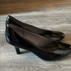 Elegant Black Women's Pumps